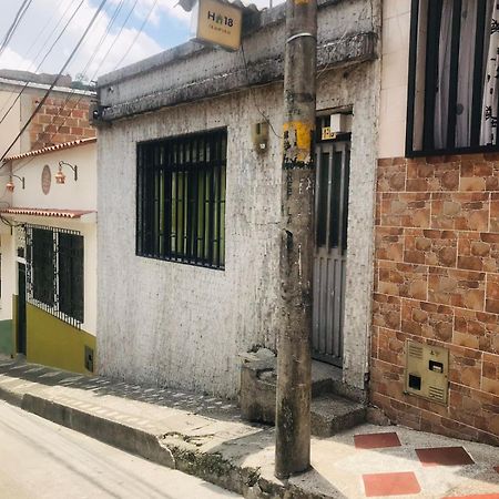 Hostal La 18 Pereira Kültér fotó